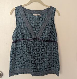 Bass & Co Geometric Blue And White  Women's Blouse